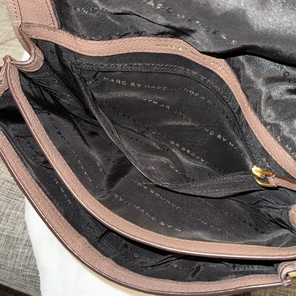 Marc Jacobs Bag Brown Goat Pebbled Leather Shoulder Bag with Gold Accents - Picture 11 of 17